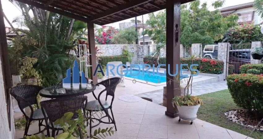 Casa à Venda em Piatã, Condomínio do Parque Residencial Village Piatã, Perto da praia