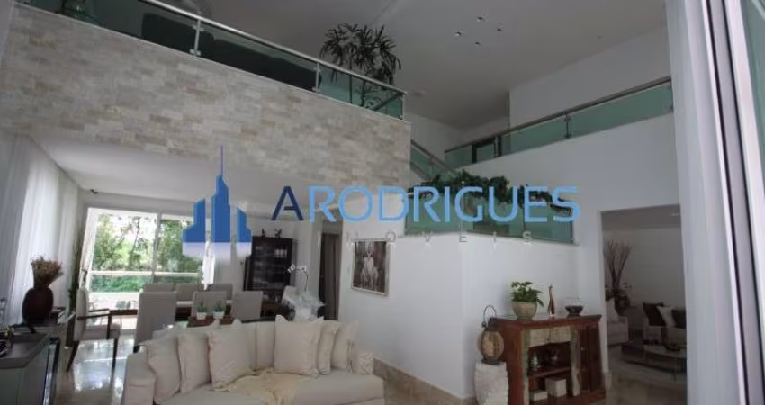 Casa de Alto Luxo em Alphaville I, Salvador-BA: 4 quartos, 4 suítes, 3 salas, 7 banheiros, 6 vagas, 690m2 - Mobiliada e à Venda!