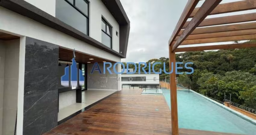 Luxuosa Casa à Venda em Camaçari-BA, Vila de Abrantes: 4 Quartos, 4 Suítes, 3 Banheiros, 3 Vagas, 458m².