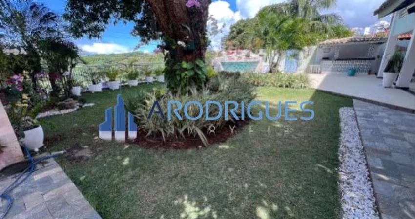 Imponente mansão de 5 quartos e 4 suítes no coração de Salvador-BA, no bairro Itaigara, com 900m² de pura elegância!