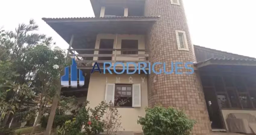 Casa triplex 380m² área construida e 850m² terreno em pituaçu