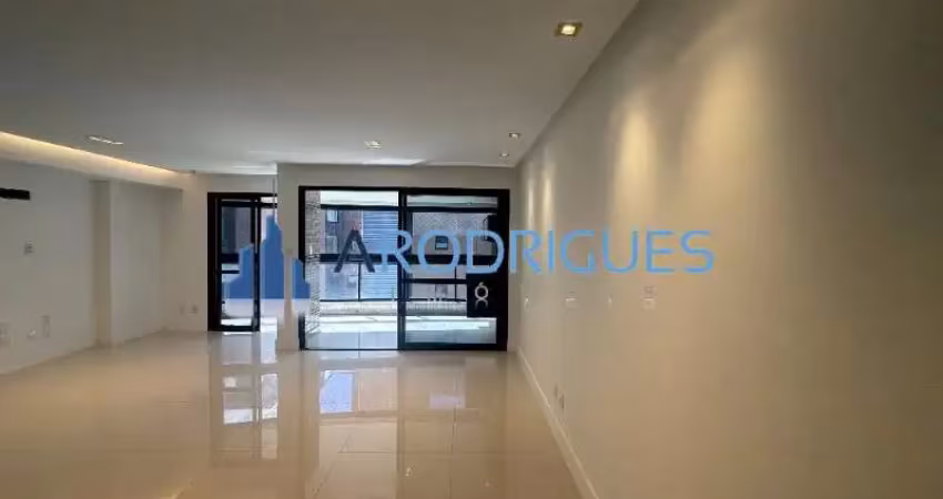 Alphaville i em condominio - apartamento excelente: 3 quartos, 1 suíte, 106m², 2 vagas de garagem em salvador-ba.