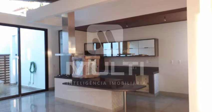 Casa em condomínio fechado com 4 quartos para alugar no Aclimação, Uberlândia 