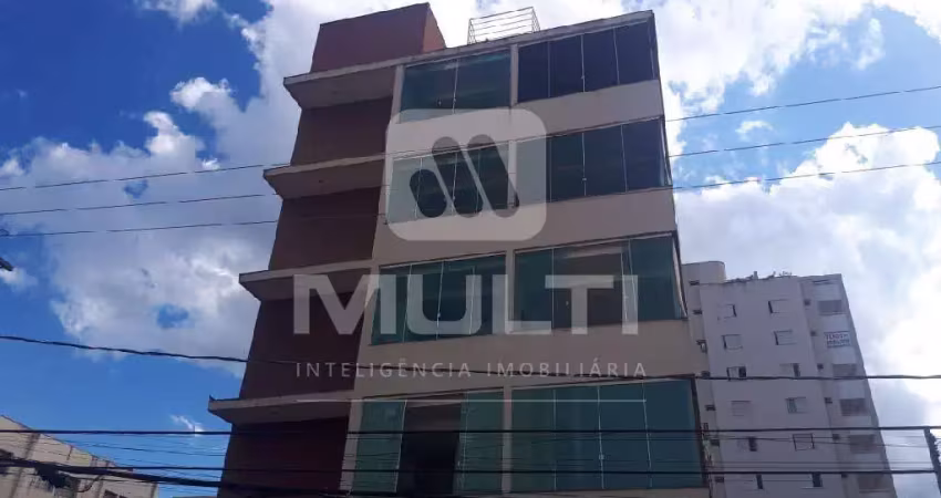 Apartamento com 3 quartos para alugar no Santa Maria, Uberlândia 