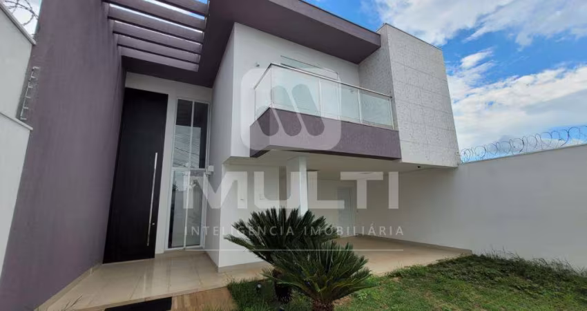Casa com 3 quartos para alugar no Vigilato Pereira, Uberlândia 