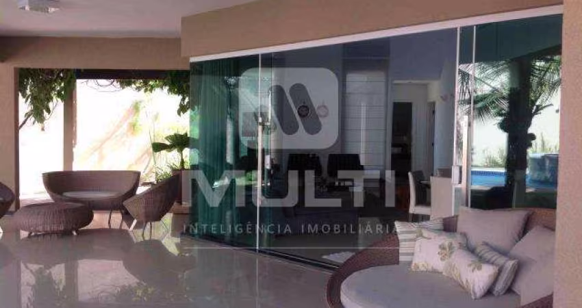Casa com 5 quartos para alugar no Jardim Karaíba, Uberlândia 