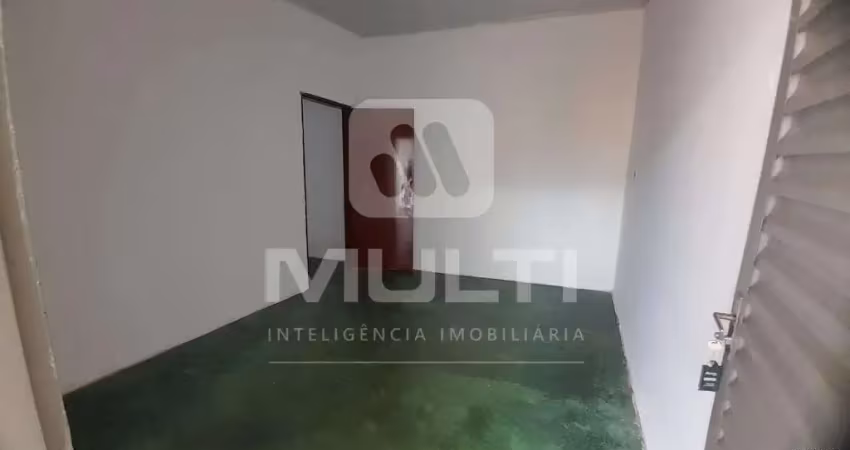 Casa com 2 quartos para alugar em Saraiva, Uberlândia 