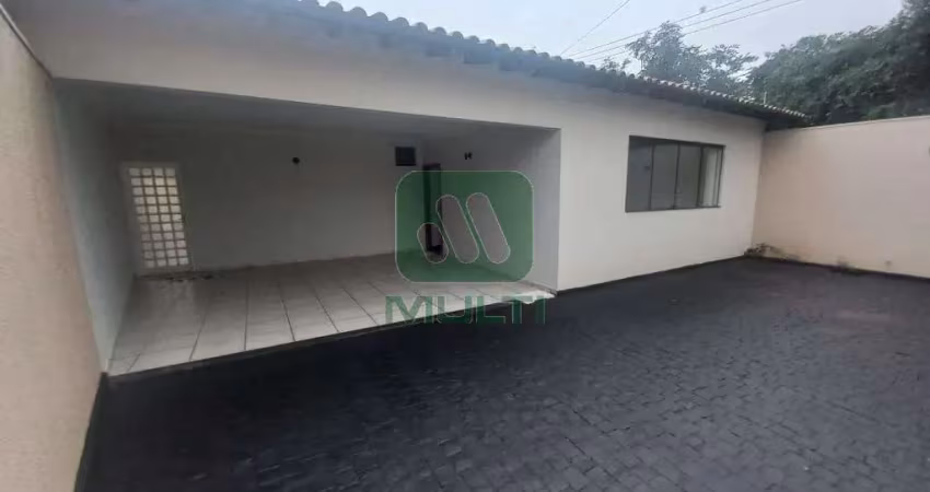 Casa com 4 quartos para alugar no Jardim Karaíba, Uberlândia 