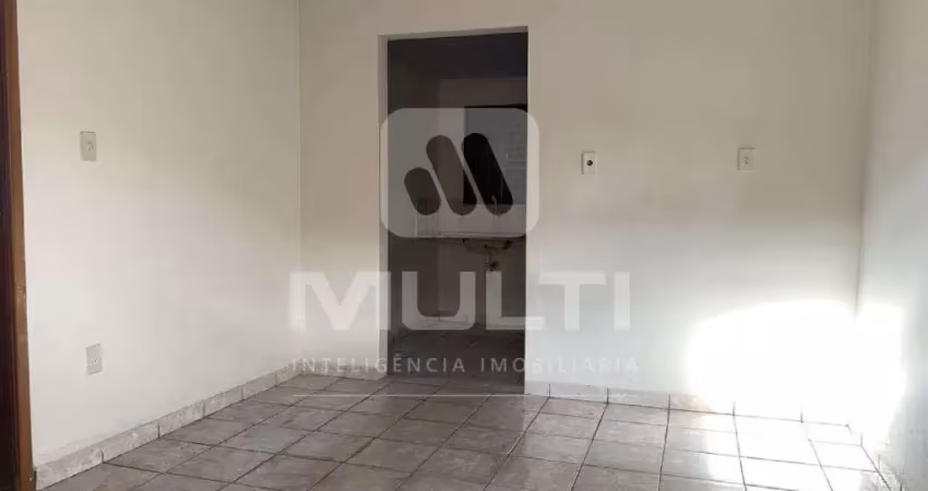 Casa com 2 quartos para alugar no Osvaldo Rezende, Uberlândia 