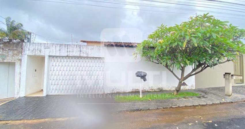 Casa com 3 quartos para alugar na Cidade Jardim, Uberlândia 