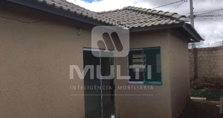 Casa com 2 quartos para alugar no Residencial Pequis, Uberlândia 