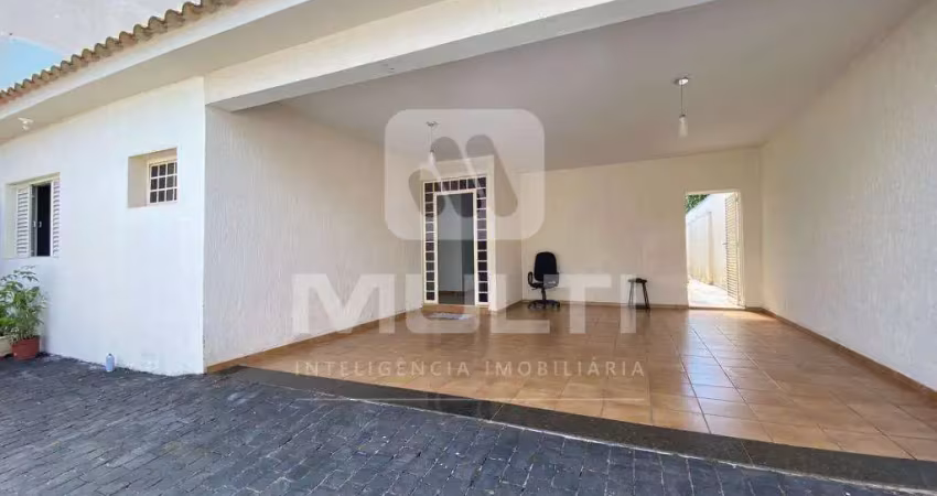 Casa com 3 quartos para alugar no Santa Mônica, Uberlândia 