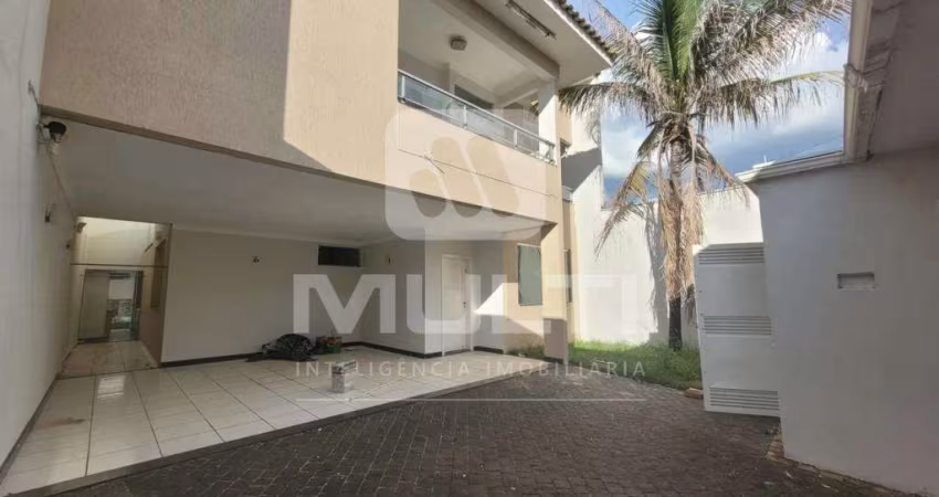 Casa com 5 quartos para alugar no Custódio Pereira, Uberlândia 