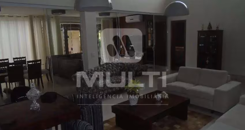 Casa em condomínio fechado com 4 quartos para alugar no Jardins Barcelona, Uberlândia 