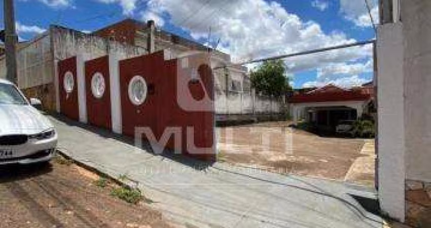 Casa com 4 quartos para alugar no Lidice, Uberlândia 