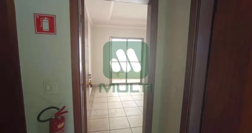 Apartamento com 3 quartos para alugar no Tabajaras, Uberlândia 