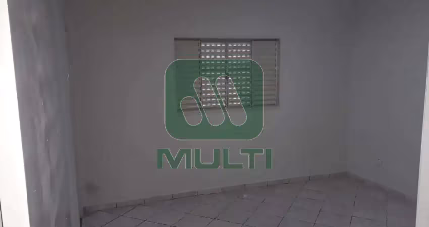 Casa com 3 quartos para alugar no Santa Mônica, Uberlândia 