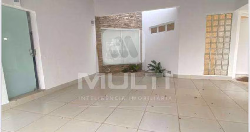Casa com 3 quartos para alugar no Jardim Karaíba, Uberlândia 