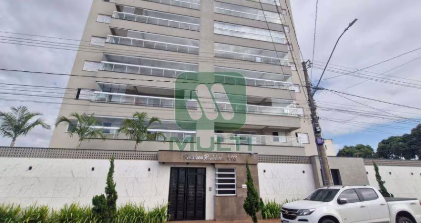 Apartamento com 3 quartos para alugar no Santa Mônica, Uberlândia 