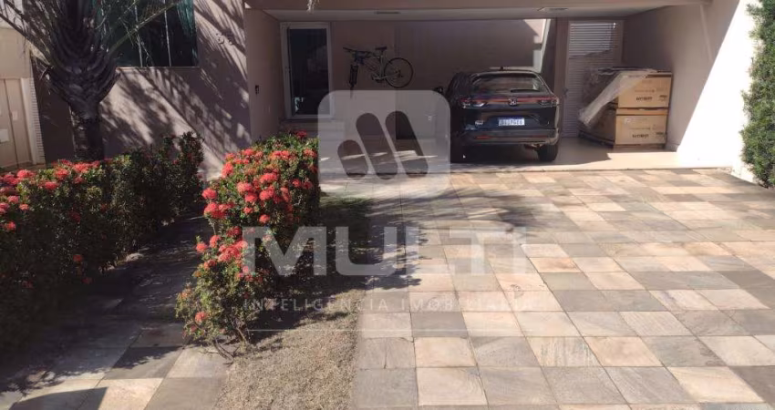 Casa em condomínio fechado com 4 quartos para alugar no Jardins Roma, Uberlândia 