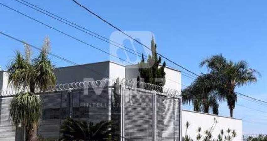 Casa com 3 quartos para alugar no Jardim Karaíba, Uberlândia 
