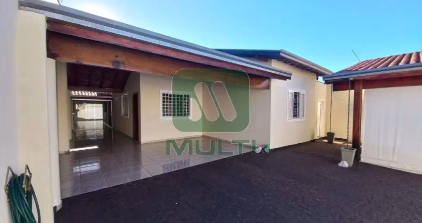 Casa com 3 quartos para alugar no Jardim Patrícia, Uberlândia 
