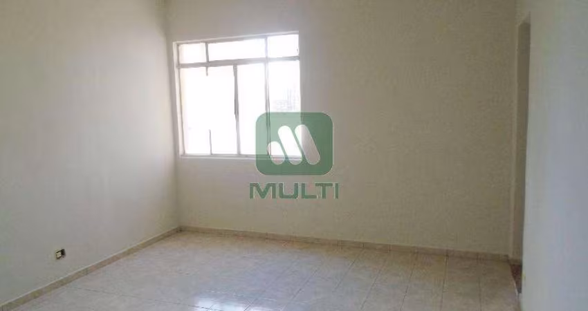 Apartamento com 3 quartos para alugar no Centro, Uberlândia 