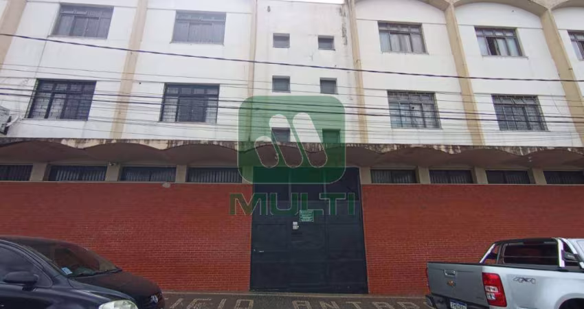 Apartamento com 3 quartos para alugar no Brasil, Uberlândia 