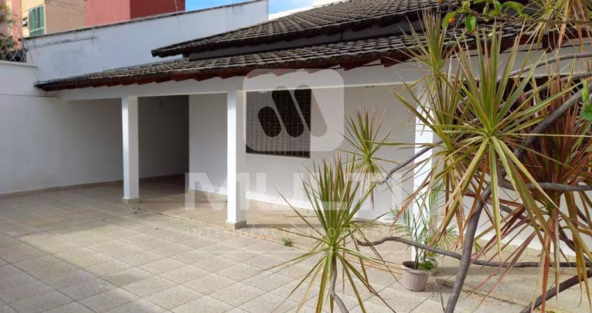 Casa com 3 quartos para alugar no Santa Mônica, Uberlândia 