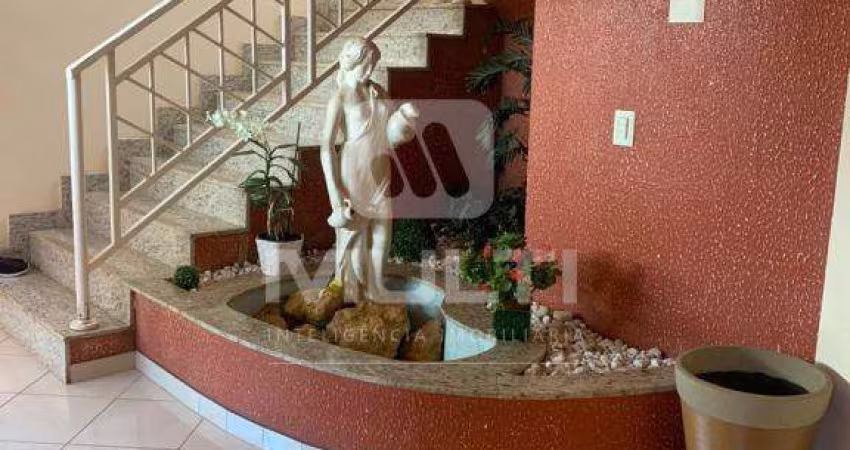 Casa com 4 quartos para alugar no Umuarama, Uberlândia 