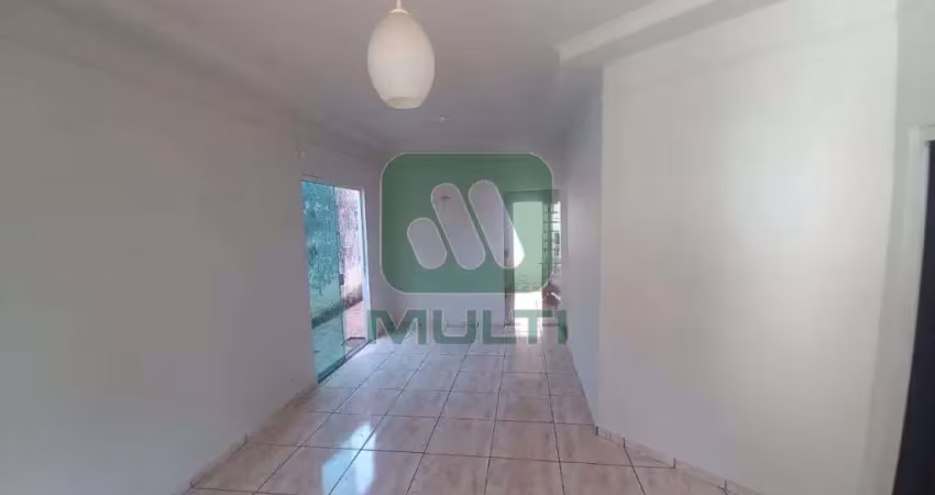 Casa com 4 quartos para alugar no Jardim Patrícia, Uberlândia 