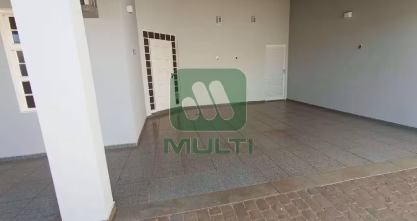 Casa com 3 quartos para alugar no Santa Mônica, Uberlândia 