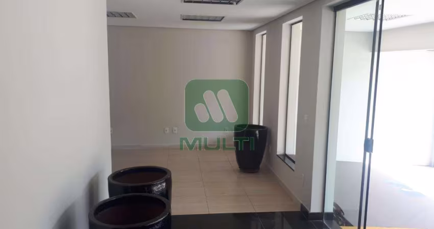 Casa comercial para alugar em Saraiva, Uberlândia 