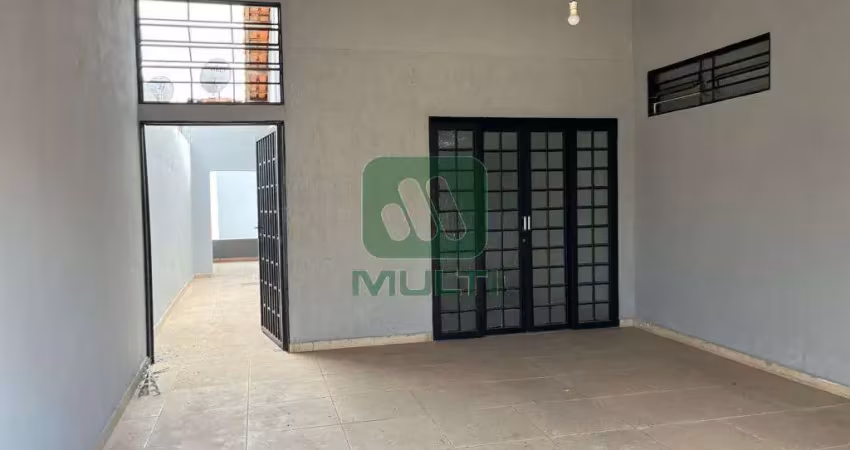 Casa com 3 quartos para alugar no Planalto, Uberlândia 