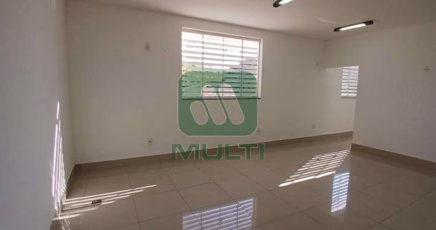 Apartamento com 1 quarto para alugar no Daniel Fonseca, Uberlândia 