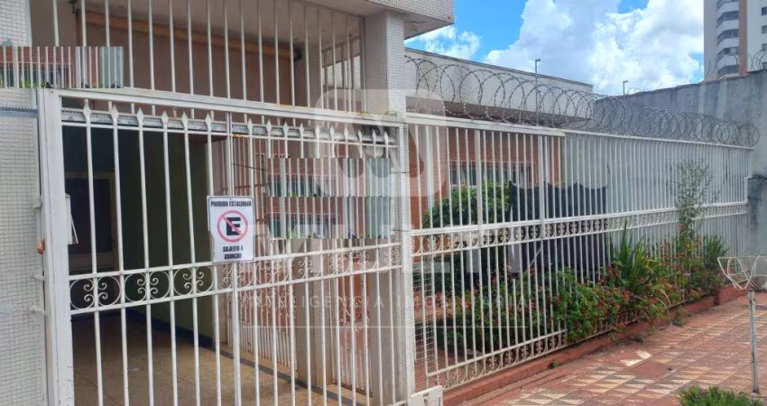 Casa com 3 quartos para alugar no Martins, Uberlândia 