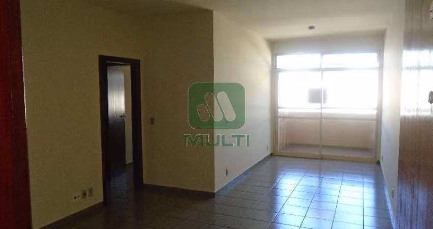 Apartamento com 3 quartos para alugar no Centro, Uberlândia 
