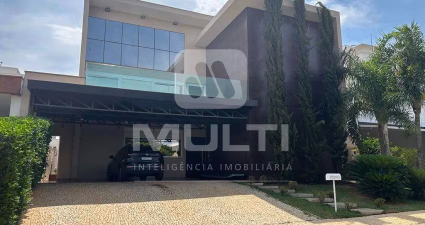 Casa em condomínio fechado com 6 quartos para alugar no Jardins Gênova, Uberlândia 