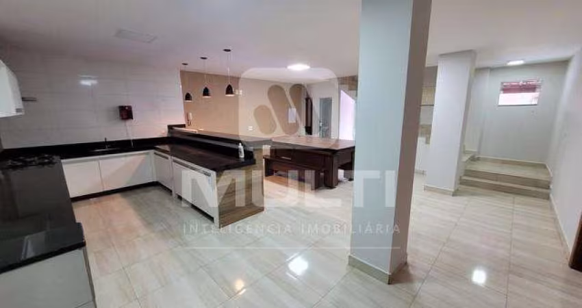 Casa com 3 quartos para alugar no Jardim Europa, Uberlândia 