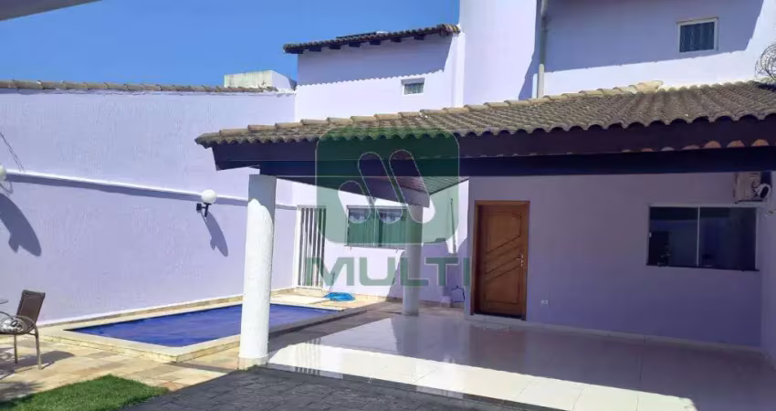 Casa com 3 quartos para alugar no Jardim Patrícia, Uberlândia 