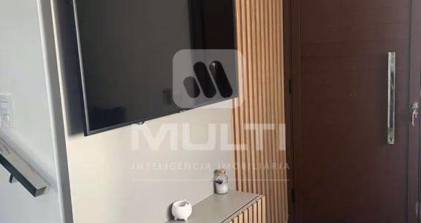 Casa em condomínio fechado com 3 quartos para alugar no Jardim Inconfidência, Uberlândia 