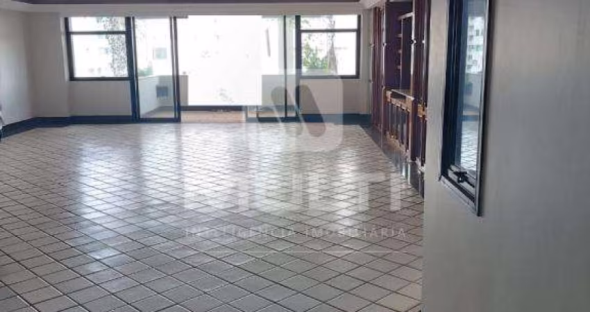 Apartamento com 4 quartos para alugar no Martins, Uberlândia 