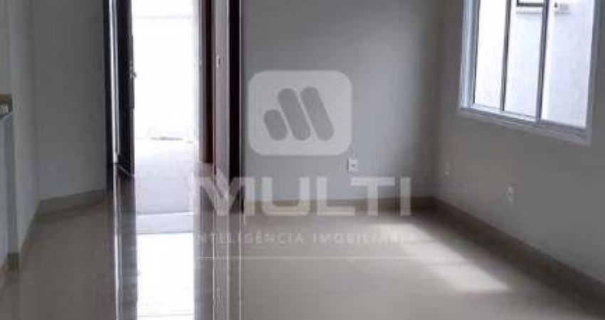 Casa com 3 quartos para alugar no Aclimação, Uberlândia 