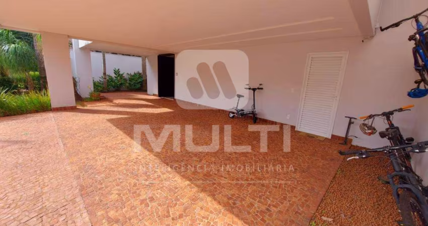 Casa em condomínio fechado com 4 quartos para alugar no Jardim Karaíba, Uberlândia 