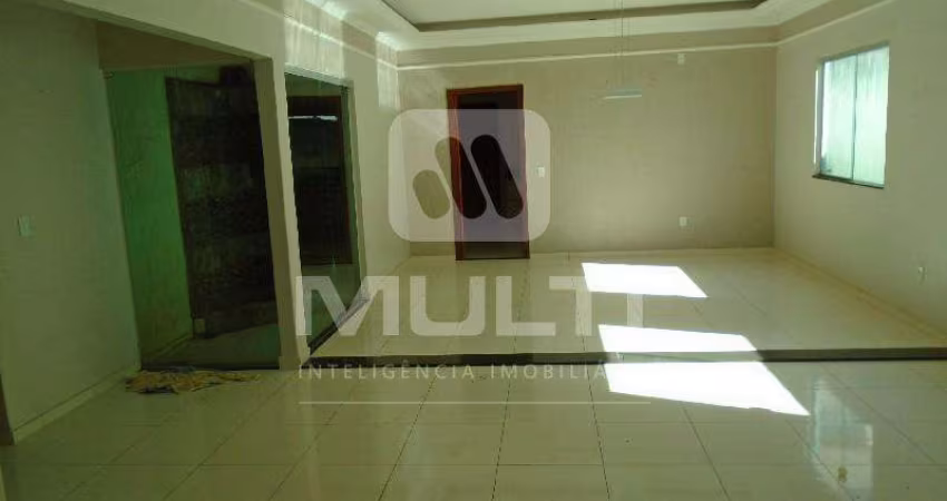 Casa com 3 quartos para alugar no Santa Mônica, Uberlândia 