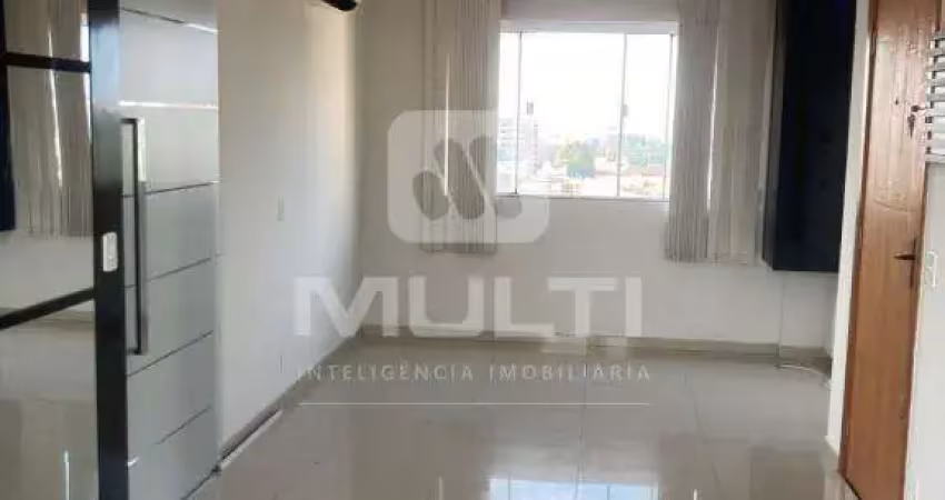 Apartamento com 3 quartos para alugar no Santa Mônica, Uberlândia 
