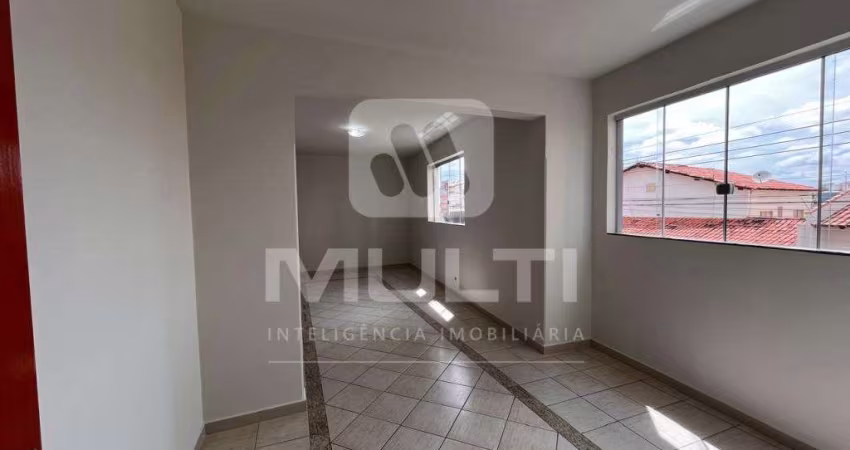 Apartamento com 3 quartos para alugar no Lidice, Uberlândia 