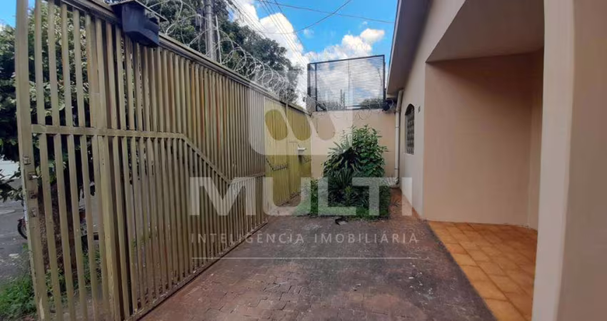 Casa com 3 quartos para alugar no Santa Mônica, Uberlândia 