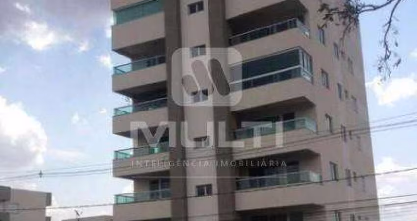 Apartamento com 3 quartos para alugar em Granada, Uberlândia 