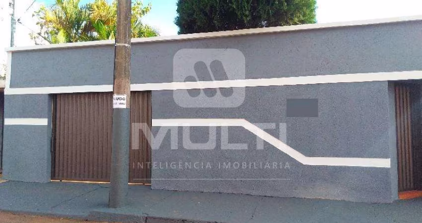 Casa com 3 quartos para alugar no Santa Mônica, Uberlândia 